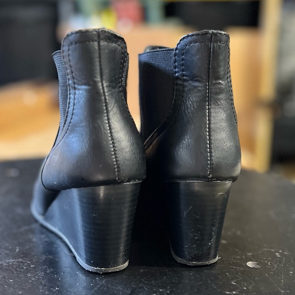 Short Faux Leather Black Wedge Heel short Booties. Size 8.5. Easy on/off - Picture 16 of 17